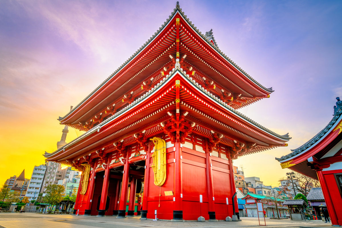 Sensoji-at-sunrise.-Tokyo's-oldest-temple