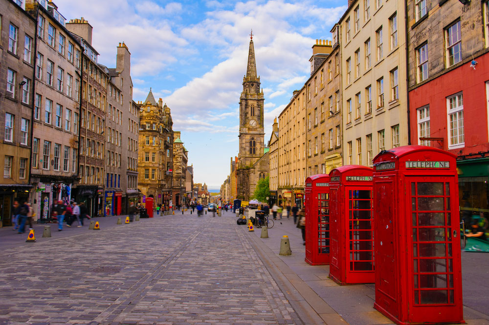 street view of the royal miles in Edinburgh