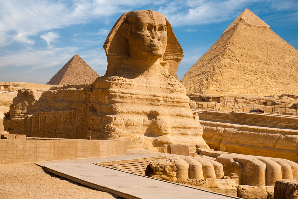 Great Sphinx including pyramids of Menkaure and Khafre