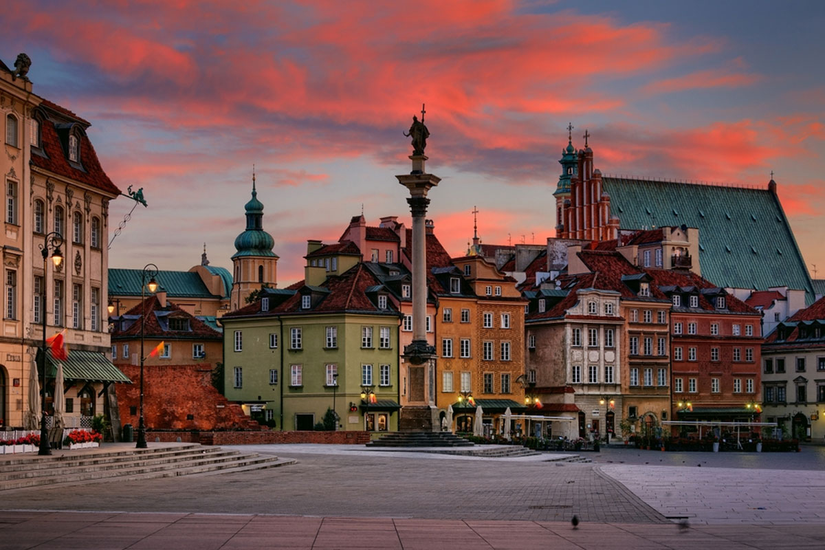 Sigismund's Column and colorful houses in Castle Square in the Old Town